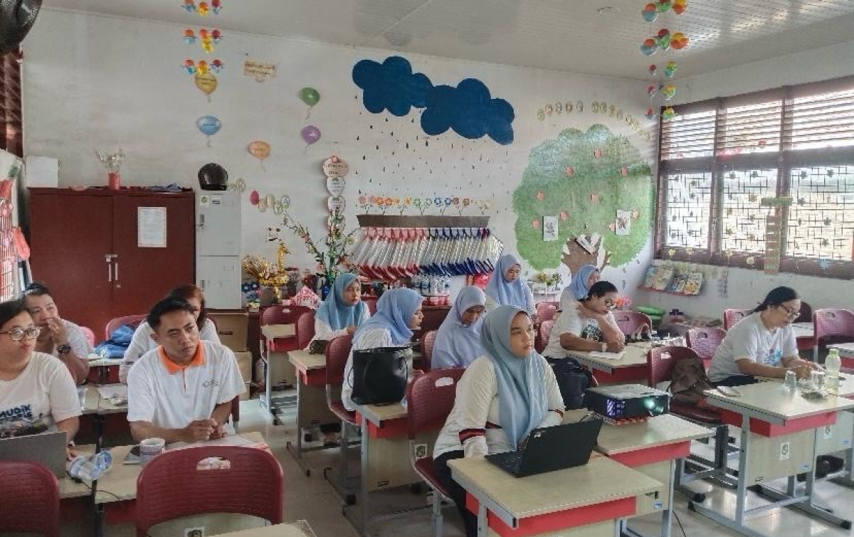 Tim Dosen Unimed Berikan Pendampingan Pengembangan LKS Bahasa Inggris  Berbasis Integrated Language Skills di SD