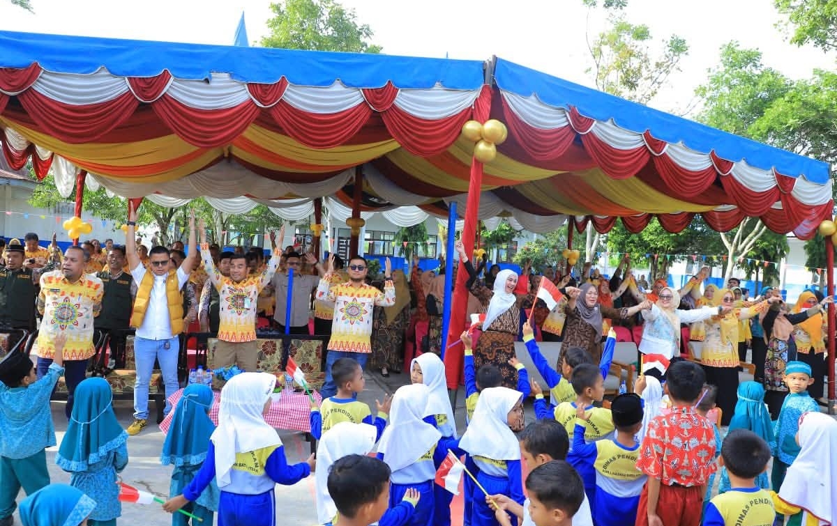 Bupati Labura Ajak Anak-Anak Hebat Jadi Penerus Bangsa