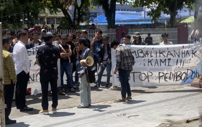 Ratusan Mahasiswa UDA Gelar Aksi Demo Tuntut Pengembalian Uang Kuliah