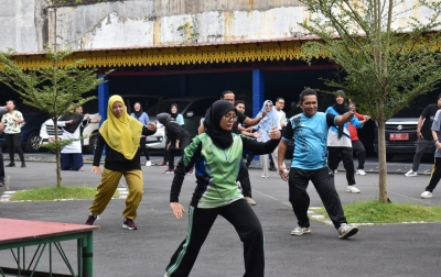 Latihan Taichi Warnai Aktivitas Pagi Pegawai LLDIKTI Wilayah I Sumut