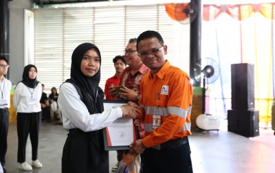 PT AR Kucurkan Rp 5,97 Miliar Kepada 569 Siswa Berprestasi