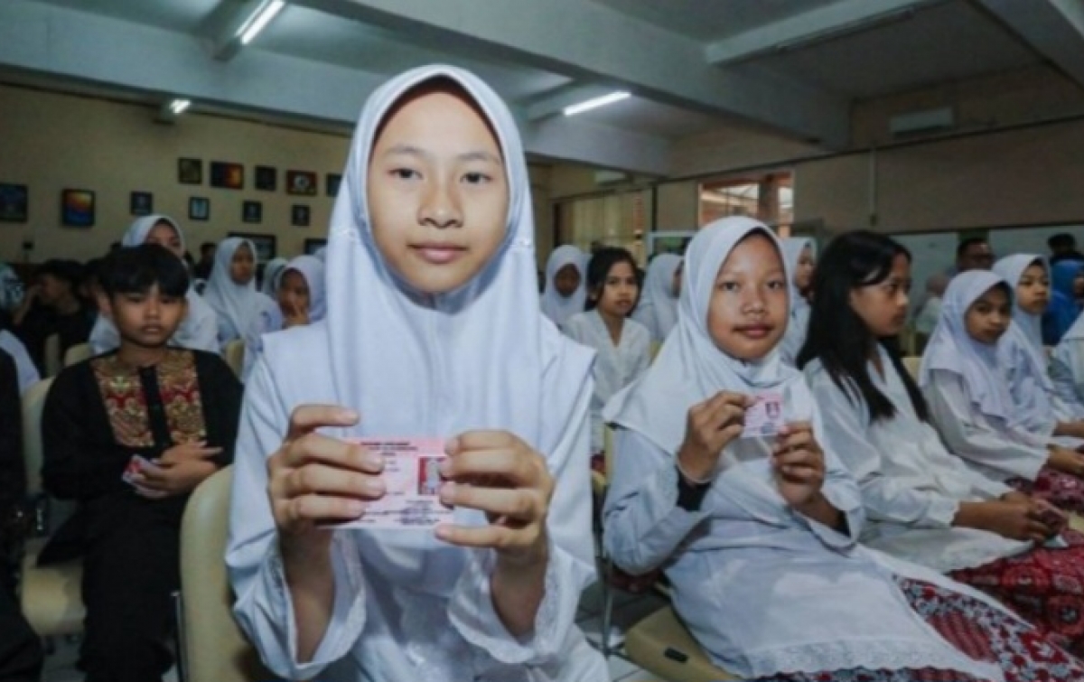 Rekor MURI! Bandung Terbitkan 52.010 Kartu Identitas Anak untuk Siswa PAUD hingga SMP