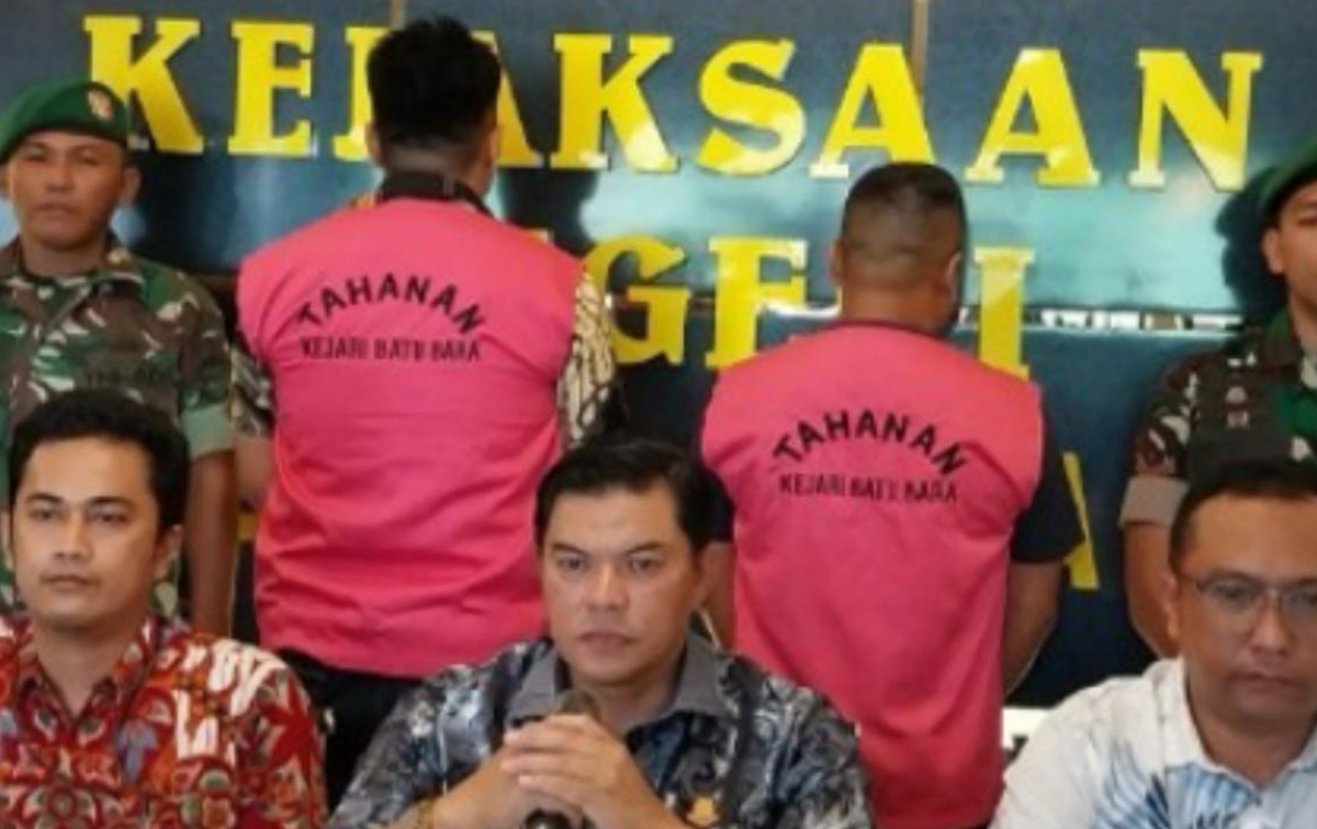 Korupsi Gaji Petugas Kebersihan, Eks Kadis dan Bendahara Perkim LH Batubara Ditahan