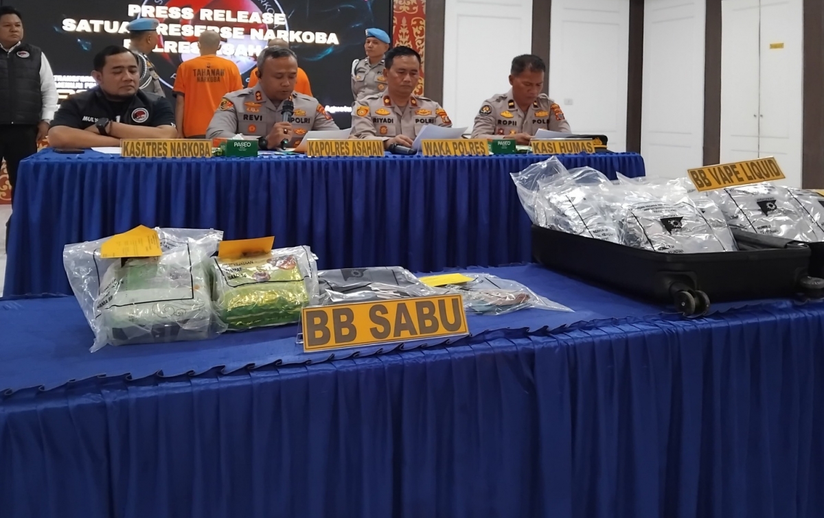 Gagalkan Peredaran Sabu dan 1.799 Vape Liquid, Dua Kurir Ditangkap 