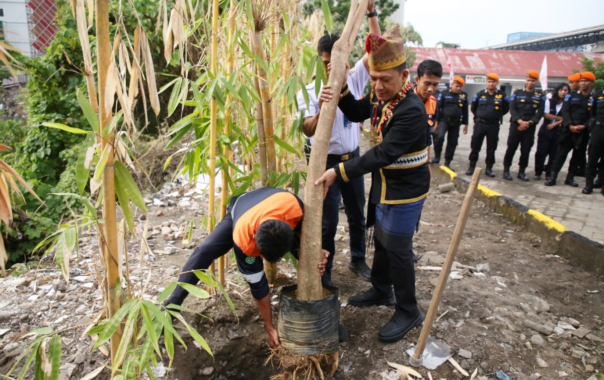 HUT ke-80 Kemerdekaan RI, KAI Divre I Sumut Tanam Pohon Pule