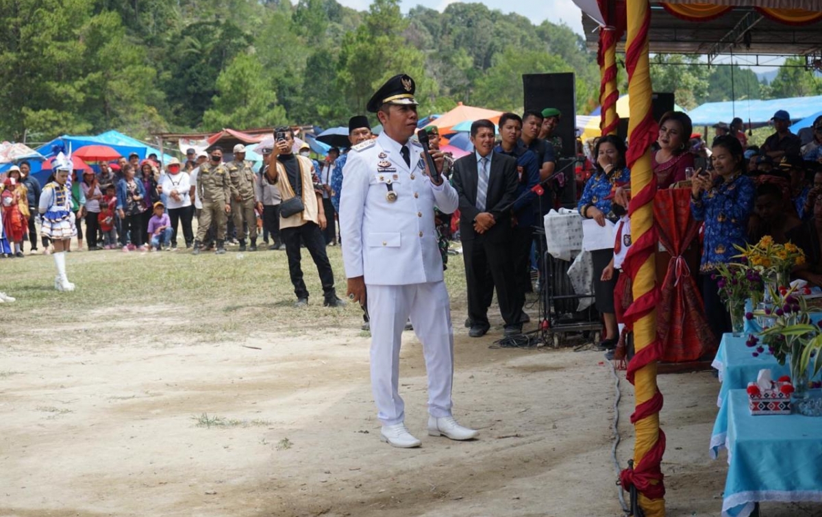 Hadiri HUT RI di Kampung Halaman, Bupati Taput JTP Harakapkan Semangat Gotong Royong