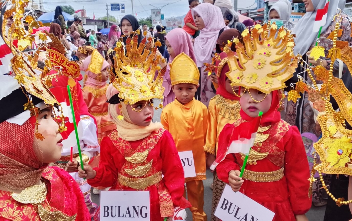 Semangat Nusantara Cilik, TK Tahfiz Albanna Meriahkan Pawai Budaya HUT ke-80 RI