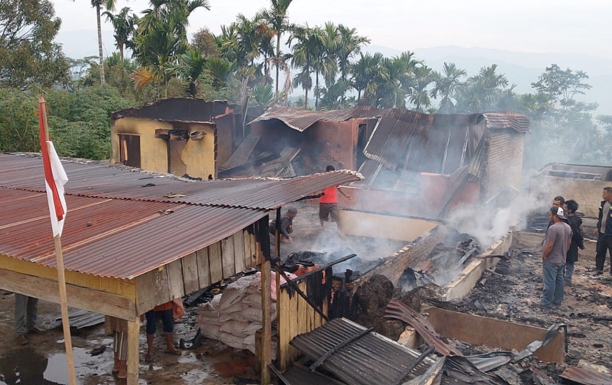 2 Rumah Hangus Terbakar di Desa Ingin Maju Dairi