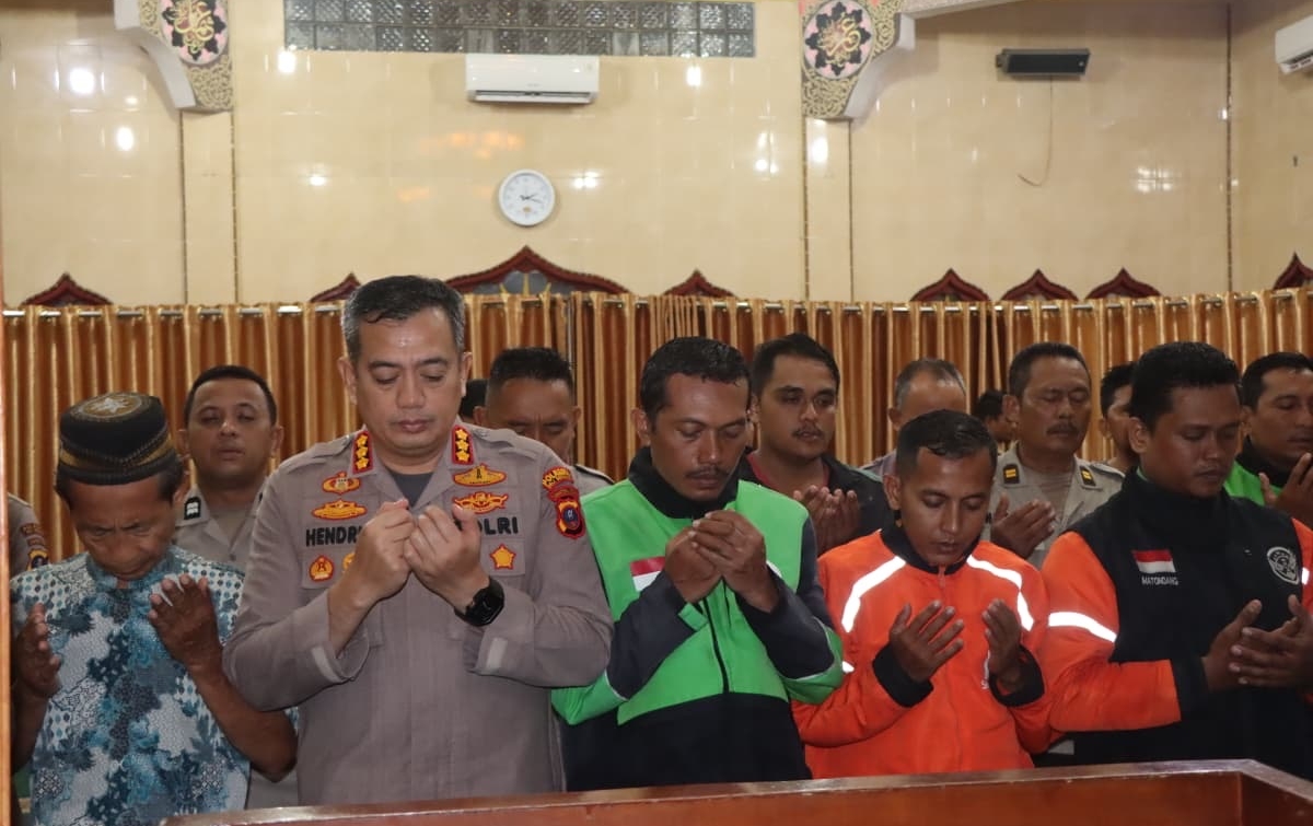 Polresta Deliserdang Bersama Komunitas Ojol Sholat Ghaib Doakan Almarhum Affan Kurniawan