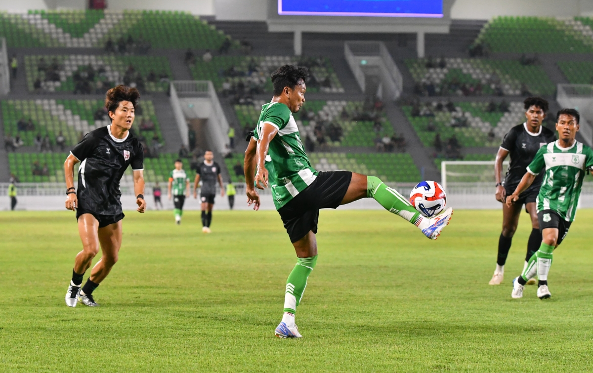 Hormati Pengemudi Ojol yang Meninggal, PSMS Medan Heningkan Cipta di Tengah Lapangan