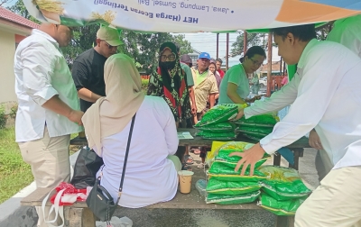 Bulog Sumut Salurkan Beras SPHP di Medan Labuhan Dukung Gerakan Pangan Murah