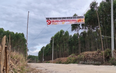 Warga Desa Simare Kompak Pasang Spanduk Penolakan Terhadap LSM AMAN dan KSPPM