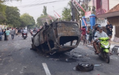 Aksi Anarkis di Pati: Mobil Polisi Terbalik dan Terbakar, Fasilitas Pemkab Rusak