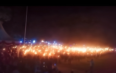 Ribuan Obor Menyala Sambut Malam Hari Kemerdekaan RI