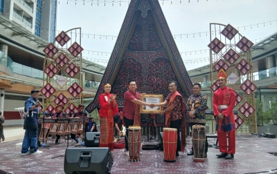 Gempita Kemerdekaan di Delipark Mall: Pertunjukkan Budaya Toba hingga Lomba 17an
