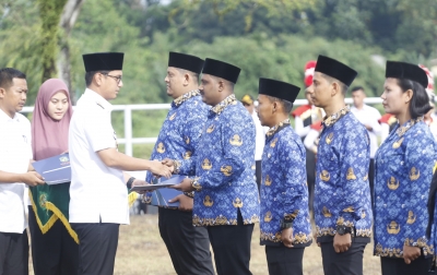 Rico Waas Serahkan SK 1.018 PPPK
