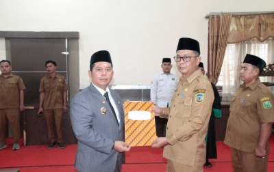 Lantik Pejabat Administrator, Bupati Putra Mahkota : Integritas Adalah Menjadi Kunci