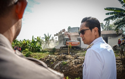 Walikota Medan Bongkar Bangunan Kosong Sarang Narkoba di Medan Selayang
