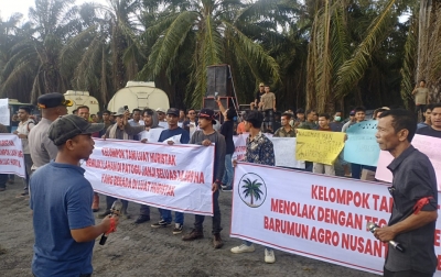 Tuntut Pembayaran Plasma, Kelompok Tani Luat Huristak Demo ke Kantor PT Agrinas Palma Nusantara 