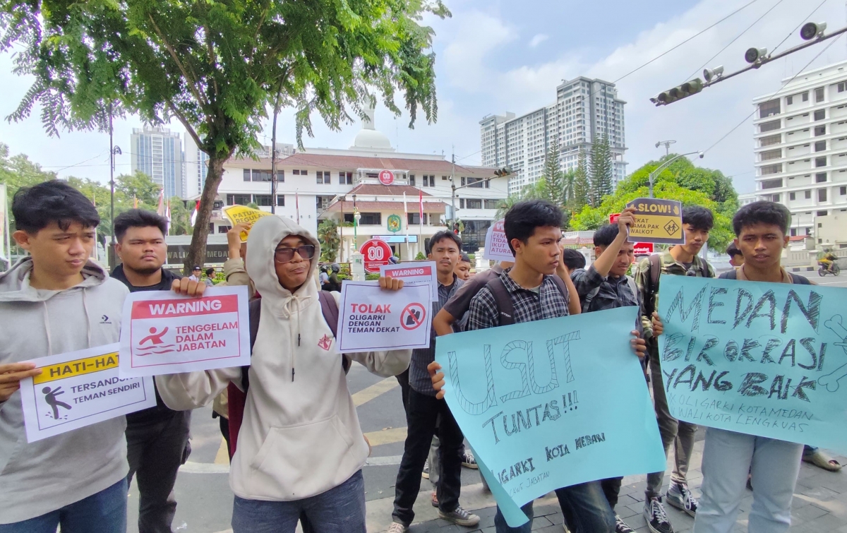 Dugaan Cawe-Cawe dalam Lelang Jabatan Inspektorat Medan, Massa LARAS Gelar Aksi Protes di Depan DPRD