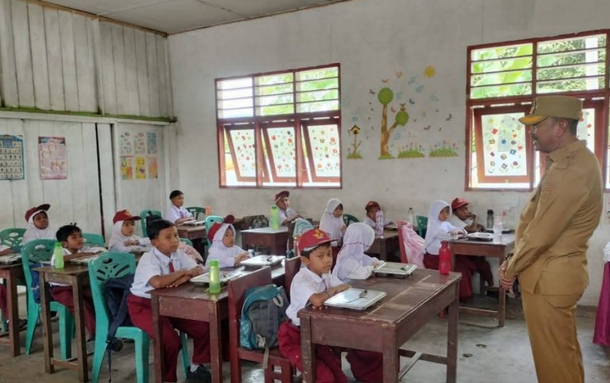 Bupati Madina Tinjau Penyaluran MBG