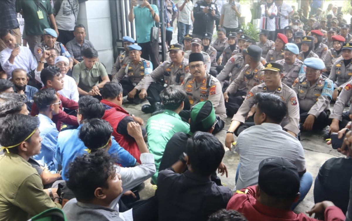Ratusan Mahasiswa-Masyarakat Langkat Unjukrasa dengan Damai dan Tertib
