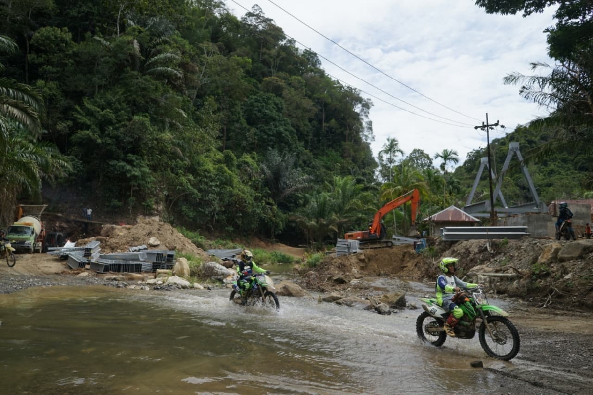 Taksa Family Adventure #1: 80 Raider Trail Jelajahi 6 Kabupaten, Bawa Misi Sosial di Jalur Ekstrem