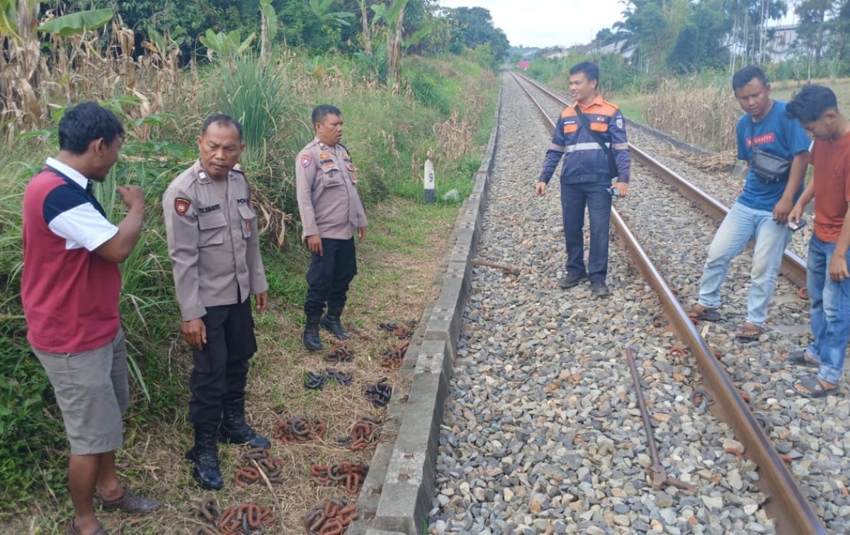Pencuri Penambat Rel Ditangkap, Ulahnya Membahayakan Perjalanan Kereta Api