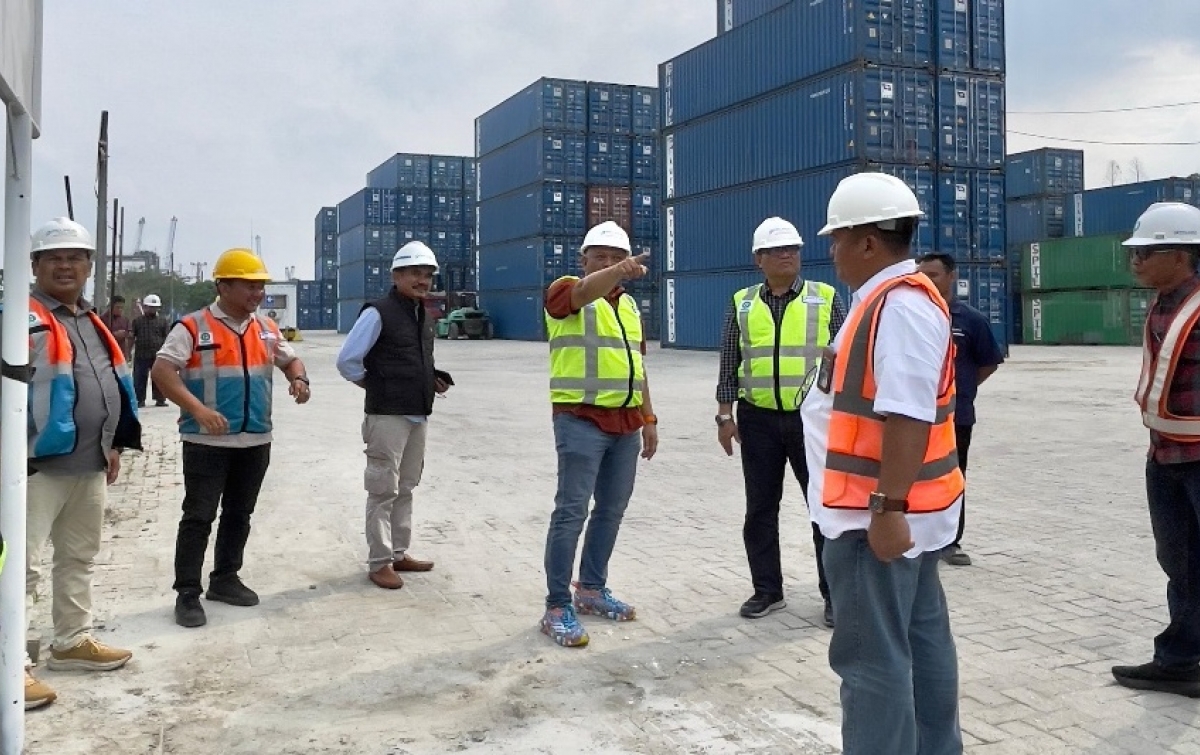 Kunjungan Kerja Direksi PT PIL ke Depo Perawang: Tingkatkan Kecepatan Kerja dan Kebersamaan Pegawai