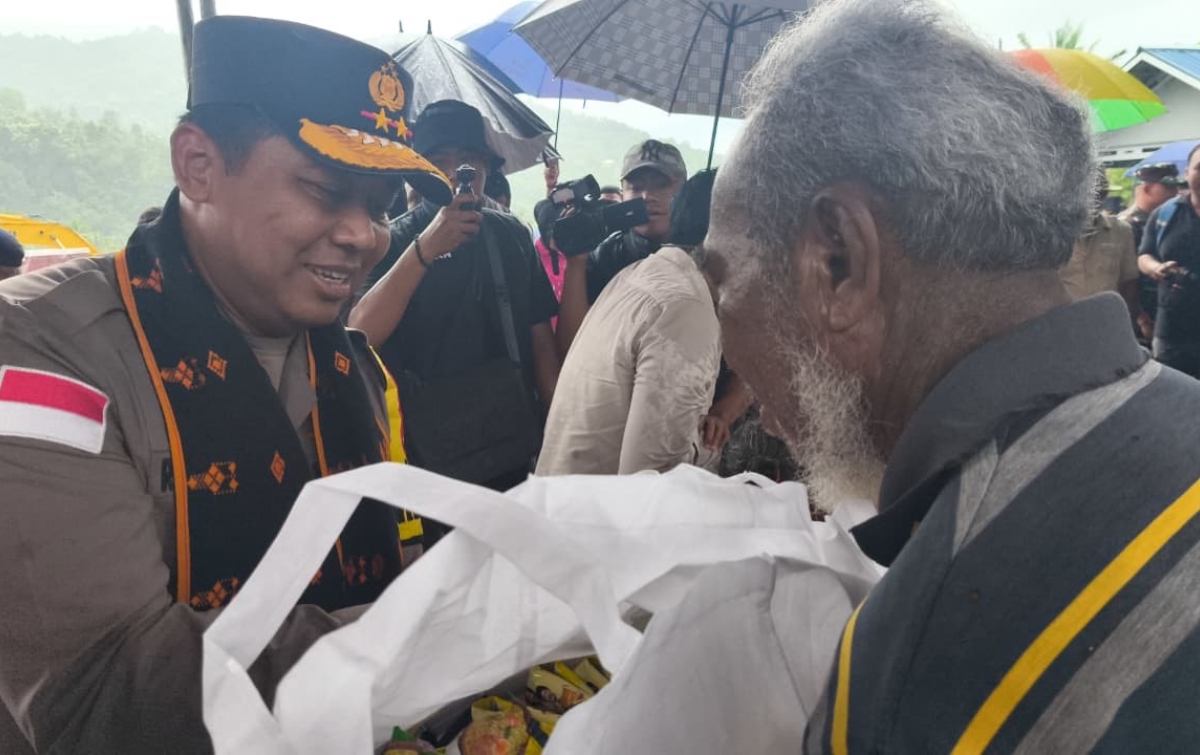 Kapolda NTT Pimpin Langkah Cepat Tangani Banjir Bandang: Evakuasi, Medis, dan Bantuan Logistik