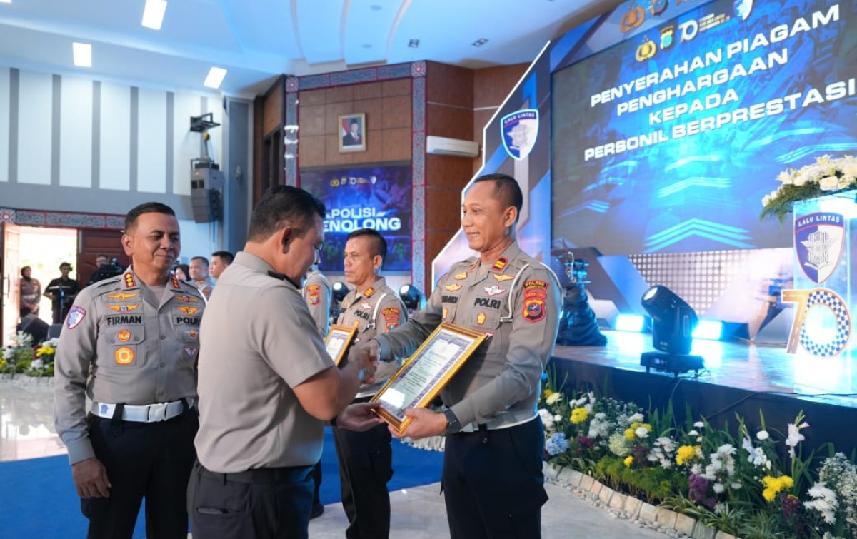 Ps Kasat Lantas Polres Labusel Iptu Sumardi Raih Penghargaan dari Kapolda Sumut 