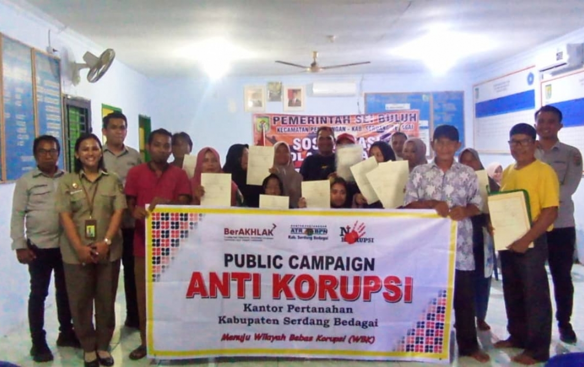 BPN Sergai Peringati HANTARU ke-65, Serahkan Sertipikat kepada Warga