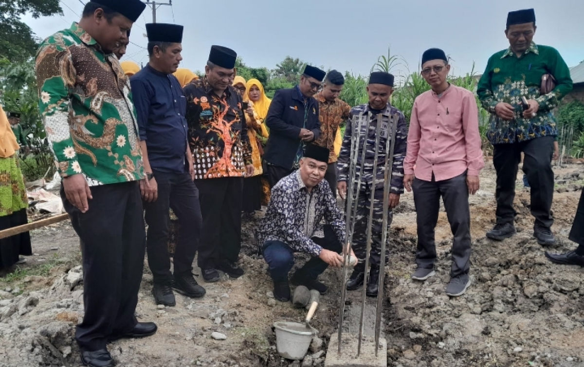 HM Subandi Lakukan Peletakan Batu Pertama Pembangunan Masjid PRM Tangkahan