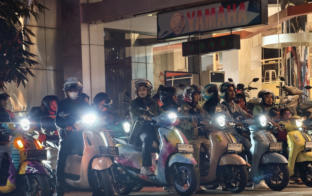 Ratusan Rider Rasakan Sensasi Mengendarai Fazzio dan Filano dalam Acara Classy Night Ride Yamaha 2025