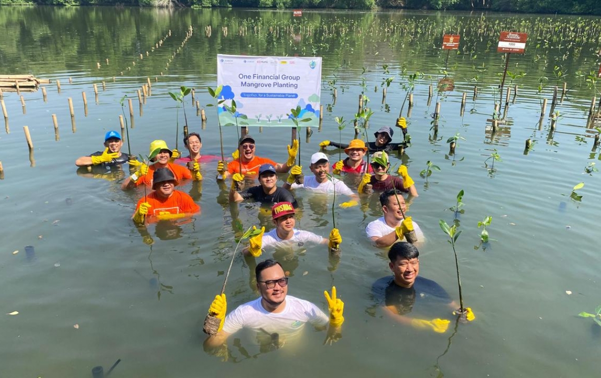 Zurich bersama MUFG Bank, Danamon, Adira Finance, dan Home Credit Indonesia Tanam Mangrove di 6 Kota