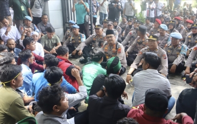 Ratusan Mahasiswa-Masyarakat Langkat Unjukrasa dengan Damai dan Tertib