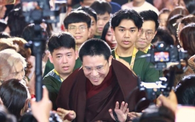 Ribuan Umat Buddha Ikuti Dhamma Talk Y.M Passang Rinpoche Bertema ‘Lika-Liku Luka Keluarga’