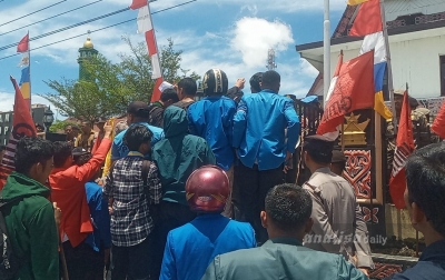 Pengunjuk Rasa Tolak Sekda, Bupati Dairi Dituding Pembohong