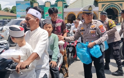Sat Lantas Polres Labuhanbatu Menyapa Warga Lewat Kegiatan Jum’at Berkah