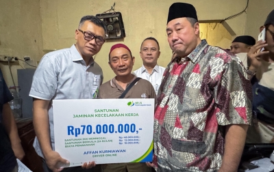 BPJS Ketenagakerjaan Serahkan Santunan Rp70 Juta kepada Keluarga Ojol yang Meninggal Saat Bertugas