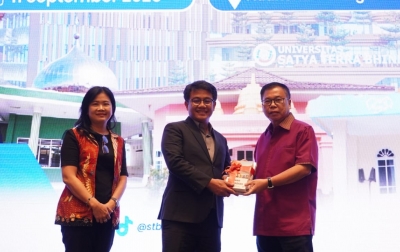 Sharing Session Sejarawan Bonnie Triyana: Mahasiswa Diajak Menelusuri Akar Genetika dari Perspektif Bhinneka Tunggal Ika