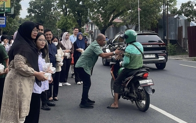 Wujud Kepedulian Sosial, BPJS Ketenagakerjaan Medan Berbagi Sarapan dengan Ojol