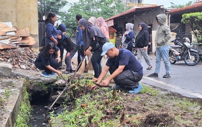 Wujudkan 'Indonesia Bersih 2029', Kelurahan Teladan Barat Ikut Serta dalam Aksi World Clean Up Day