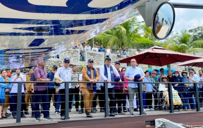 Transportasi Baru di Danau Toba, Bobby Nasution Jajal Pesawat Amfibi