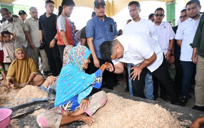 Bobby Nasution Dengar Langsung Keluhan Warga Pesisir Labura dan Dukung UMKM