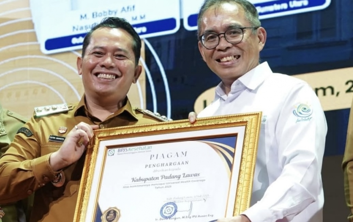 Dukung Akses Peningkatan Kesehatan, Bupati Palas Terima Penghargaan UHC
