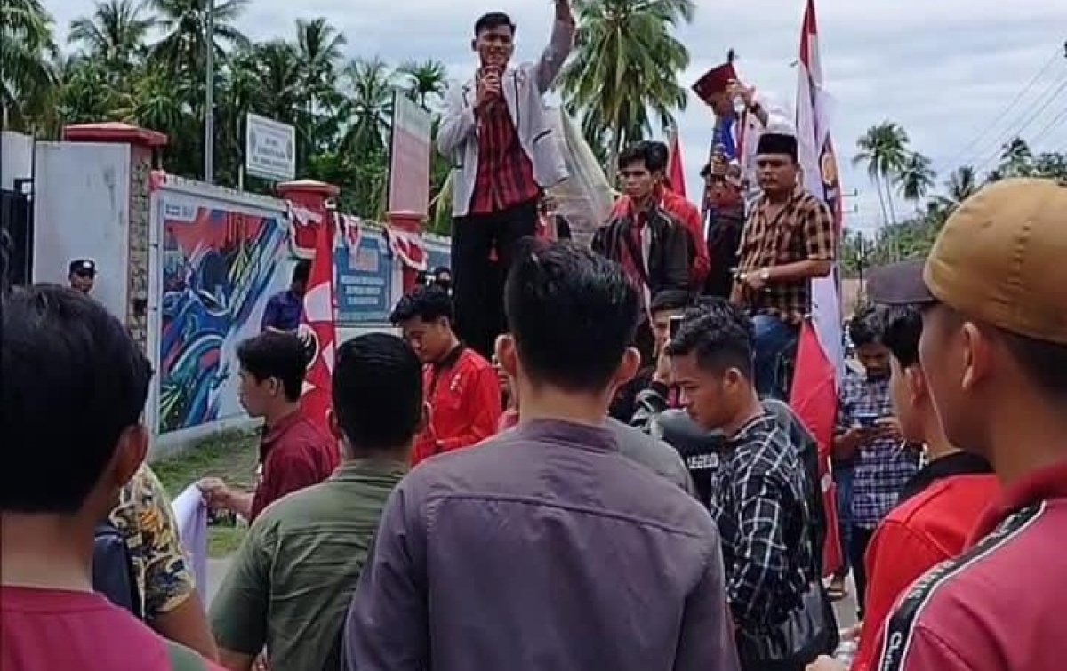 Mahasiswa Turun ke Jalan Tuntut Atasi Kelangkaan Gas LPG di Kepulauan Nias
