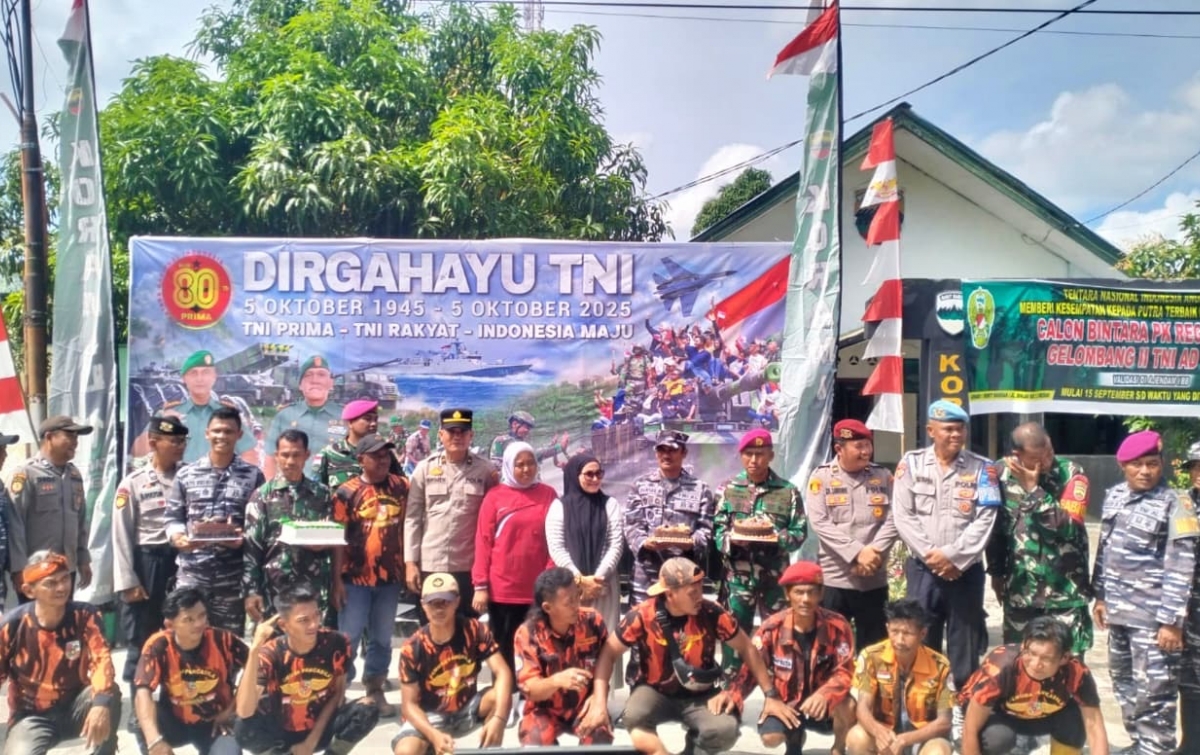 Sinergi TNI–Polri, Pemerintah, dan Pemuda di Bedagai Rayakan HUT TNI dengan Gotong Royong dan Kejutan Kue