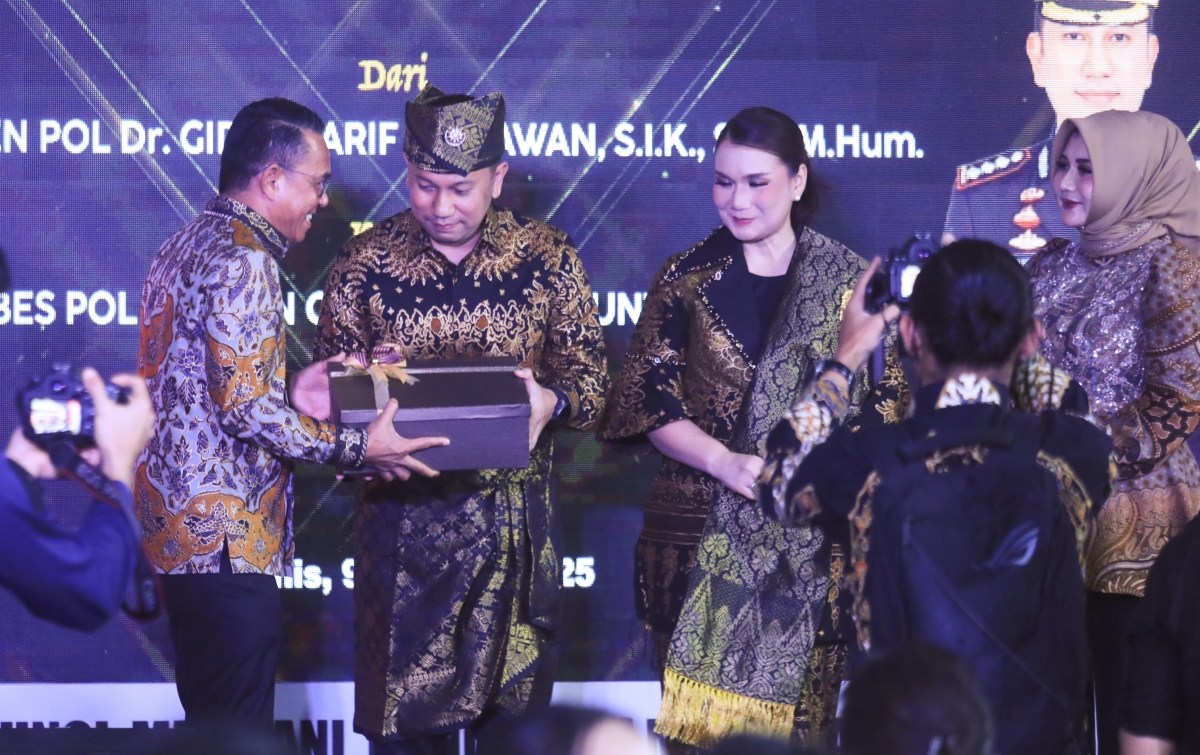 Pakaikan Tanjak Melayu, Zakiyuddin Siap Bersinergi dengan Kapolrestabes Atasi Narkoba