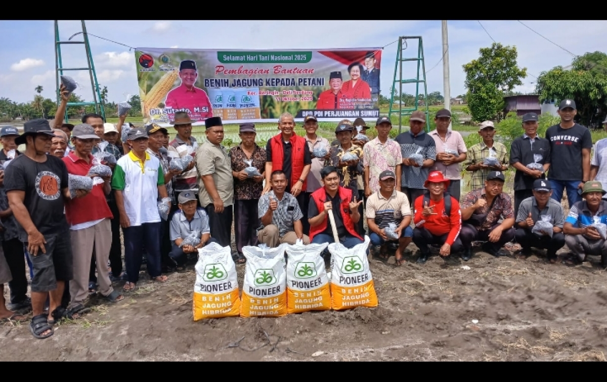Reses di Karang Anyar Deli Serdang, Sutarto Serahkan Bantuan Bibit Jagung ke Petani